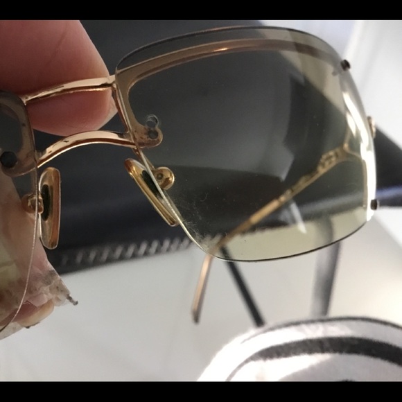 Versace Vintage Gold Rim Sunglasses - Picture 5 of 7